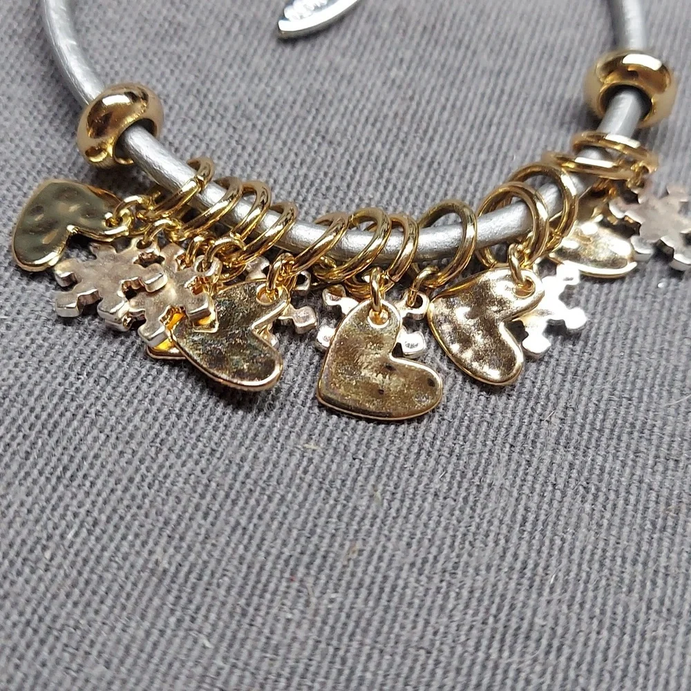 Vintage Demdaco Silver Gold Tone Snowflake Heart Charm Bangle Statement Bracelet - Picture 3 of 4